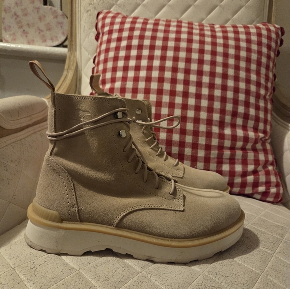 Sorel Shoes - Sorel Tan Lace-Up Boots